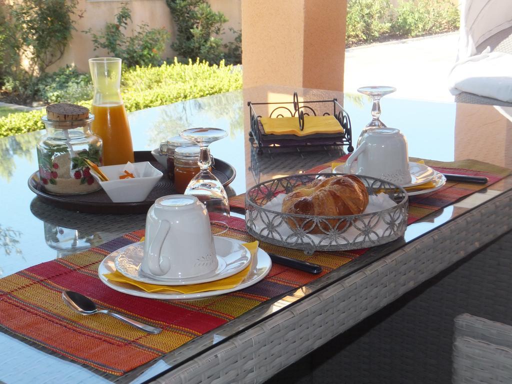 Les Lavandes Bed & Breakfast Alleins ภายนอก รูปภาพ